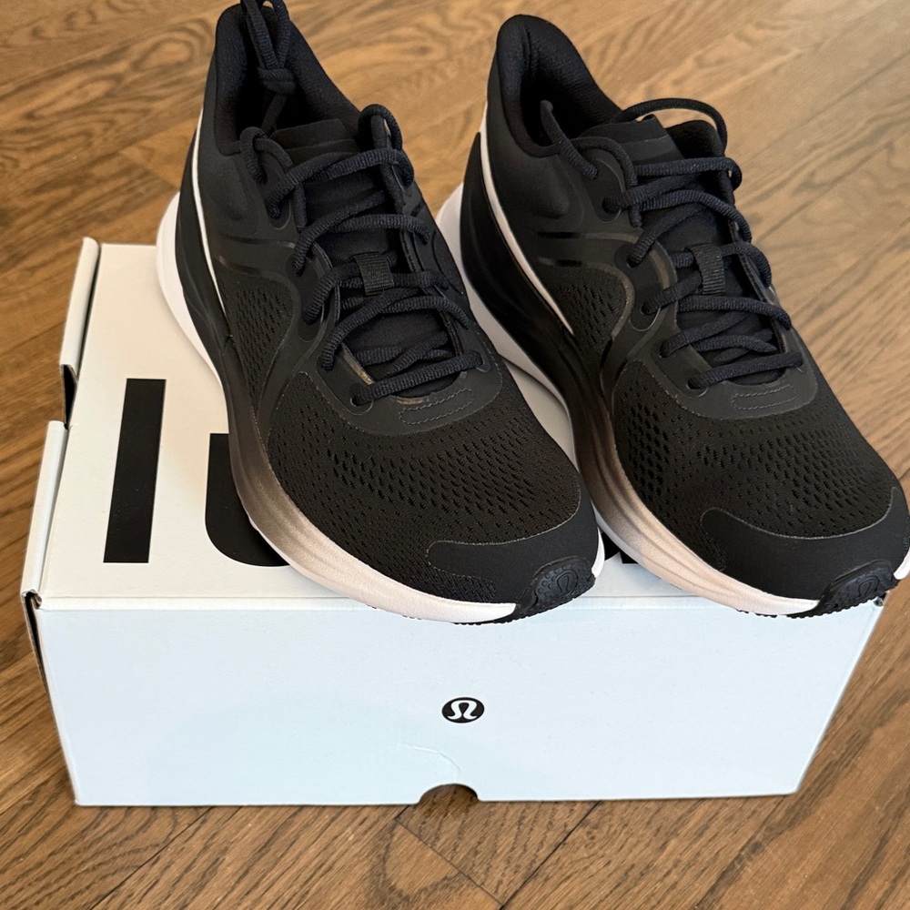 lululemon athletica women’s blissfeel run sneakers size 7 brand new in box